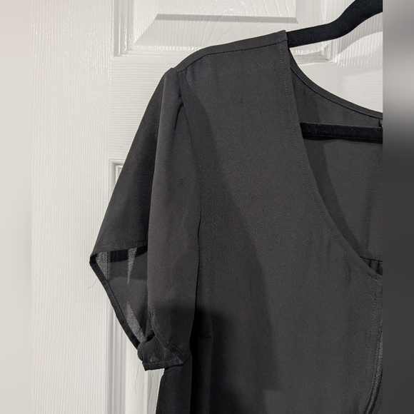Torrid Deep Black Georgette Zip-Front Blouse in Size 1 (14/16) - Picture 4 of 11